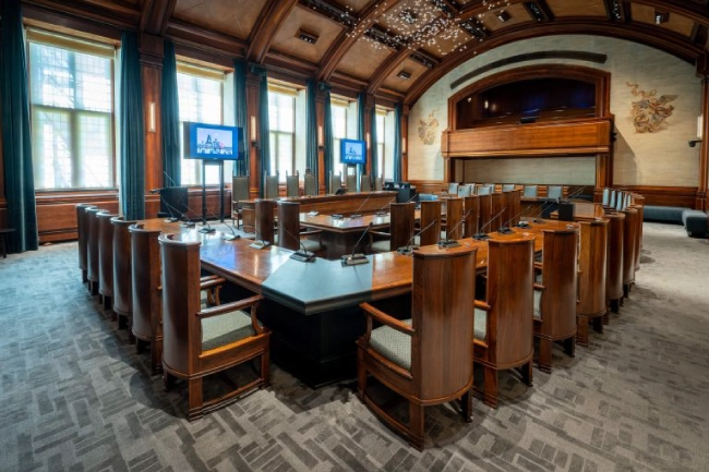 Зал заседаний муниципалитета Лейдена: современный шедевр с конференц-решением Televic, фото-2