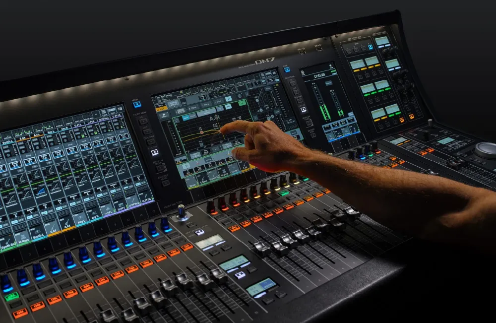 Новые цифровые микшеры Yamaha DM7 и DM7 Compact, фото-1