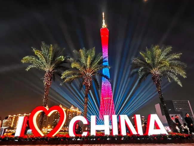 Новые прожекторы Light Sky украсили Международный фестиваль света, фото-1