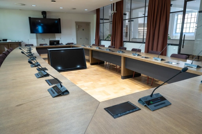 Зал заседаний муниципалитета Лейдена: современный шедевр с конференц-решением Televic, фото-6