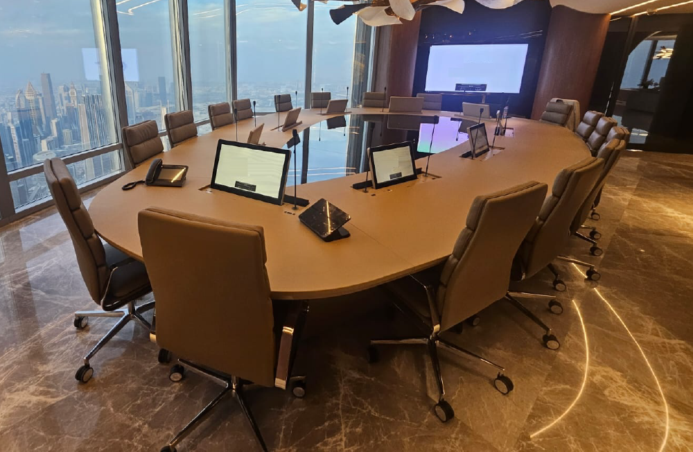 Мониторы Arthur Holm дополнили премиальный конференц-зал Бурдж-Халифы, фото-2