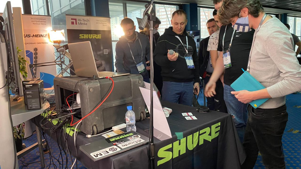 Общение на стенде