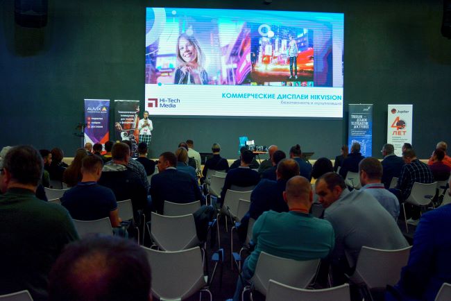 Дисплеи Hikvision в портфеле Хай-Тек Медиа