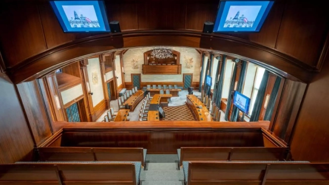 Зал заседаний муниципалитета Лейдена: современный шедевр с конференц-решением Televic, фото-1