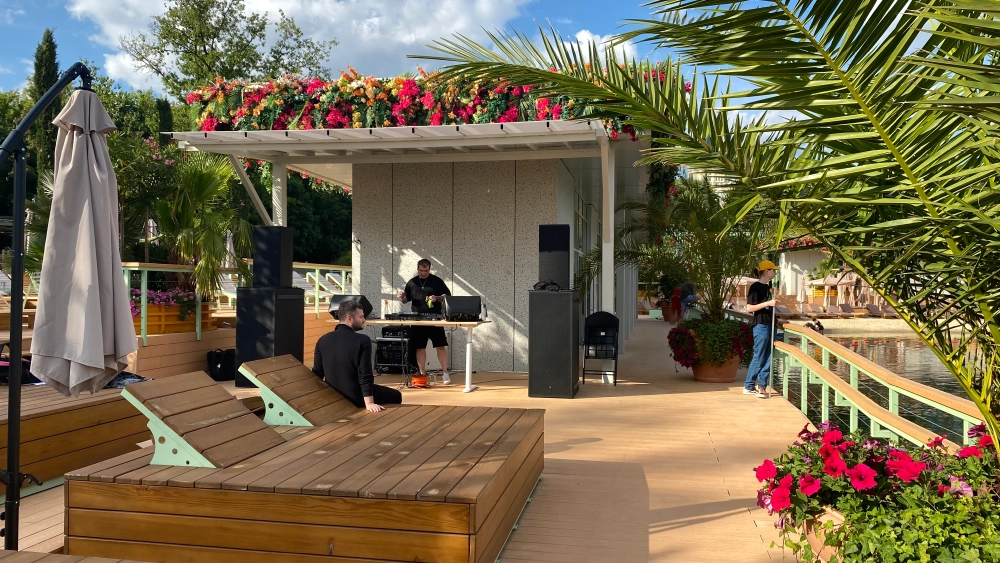 Рабочее место диджея | Хай-Тек Медиа поставщик звукового оборудования 