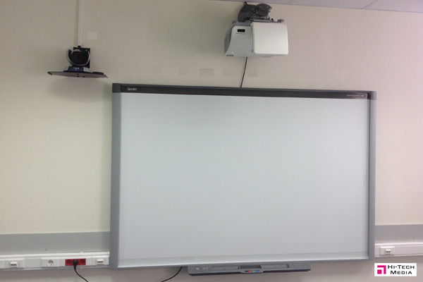 Учебный класс, интерактивный экран и видеоконференцсвязь 